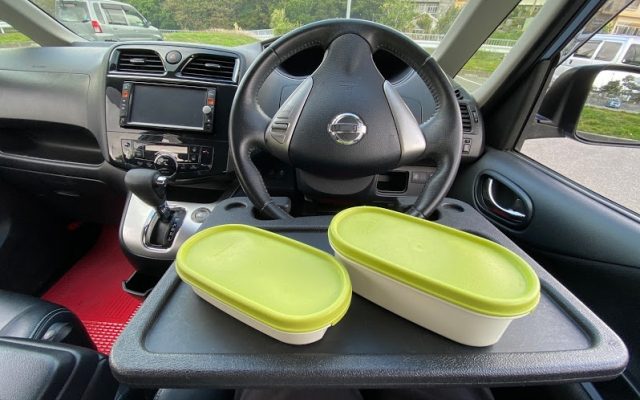 株式会社ジャストライト浪岡智がお送りする車内飲食のおはなしのイメージ画像　